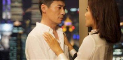 ​凭《潜伏》一举成名，结婚8年却未生育，今44岁已成油腻大叔！