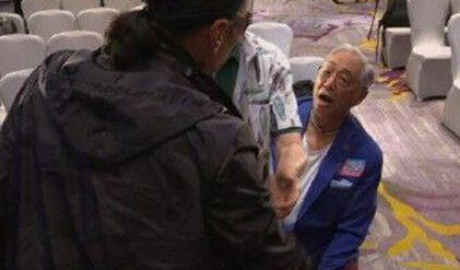 谢霆锋的爸爸谢贤打人现场视频 谢贤爆粗口骂曾江原因真相