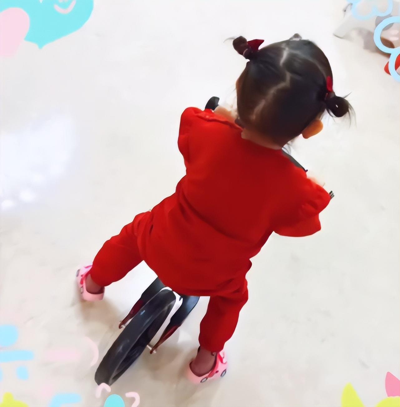 唐嫣停工近三个月终于复工，穿露背婚纱展优越肩颈线，优雅动人