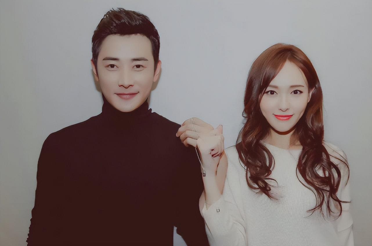 唐嫣停工近三个月终于复工，穿露背婚纱展优越肩颈线，优雅动人