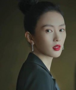 ​童瑶现任丈夫(结婚照(34岁童瑶与富豪老公罕露面))