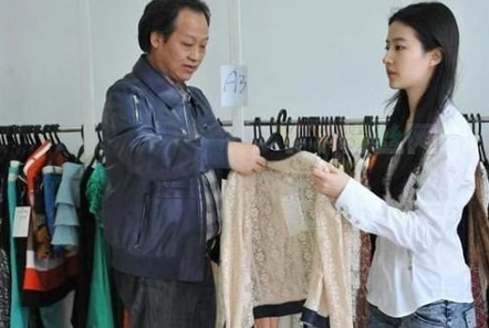 刘亦菲是男是女揭真相变性前后照片对比刘亦菲陈金飞真实关系揭秘