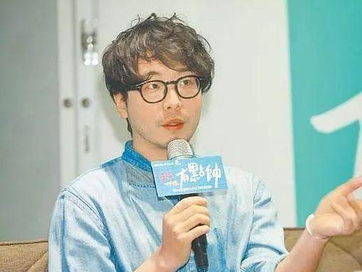 陈意涵老公撞脸黄海波,竟然不认识电话座机