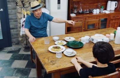 ​陈意涵老公撞脸黄海波，竟然不认识电话座机