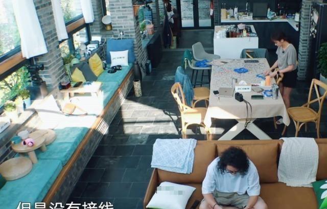 陈意涵老公撞脸黄海波,竟然不认识电话座机