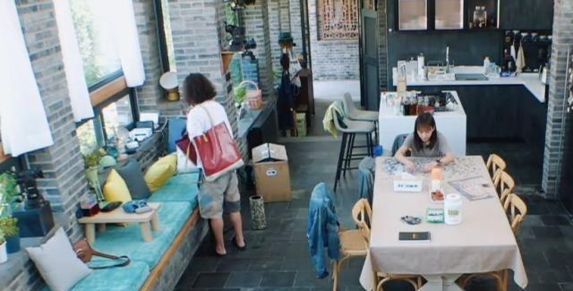 陈意涵老公撞脸黄海波,竟然不认识电话座机