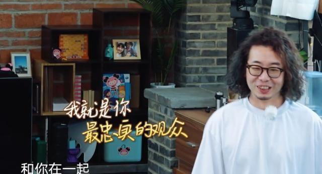 陈意涵老公撞脸黄海波,竟然不认识电话座机