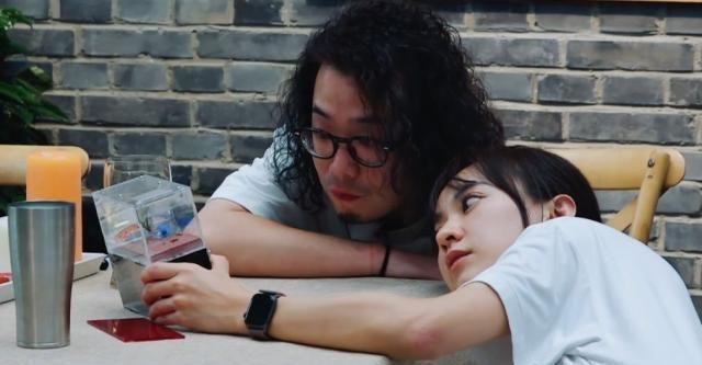 陈意涵老公撞脸黄海波,竟然不认识电话座机