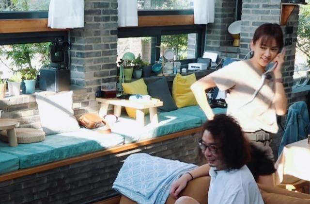 陈意涵老公撞脸黄海波,竟然不认识电话座机