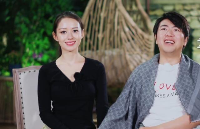 陈意涵老公撞脸黄海波,竟然不认识电话座机