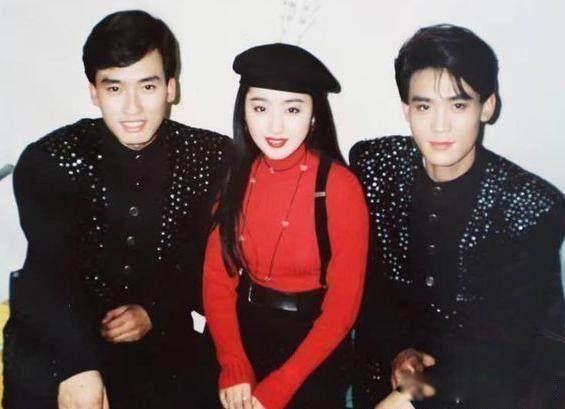 杨钰莹为什么叫岗岗 这是她的小名昵称