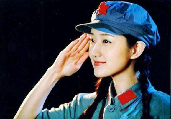 杨钰莹为什么叫岗岗 这是她的小名昵称