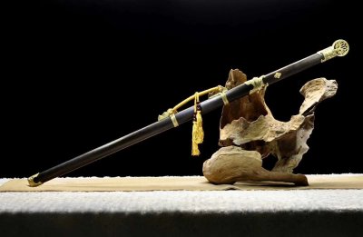 ​刀之鼻祖，造型霸气，攻守兼备，堪称古代武器之典范