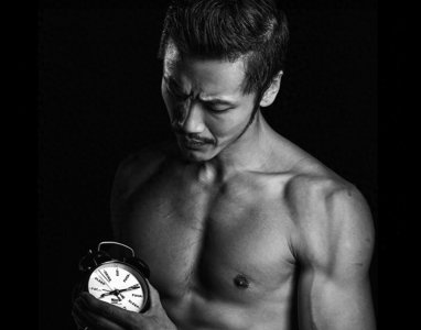 ​他出道18年＂0恋爱＂，因肌肉线条太好惨遭误解 , 娶影后之女终于洗白