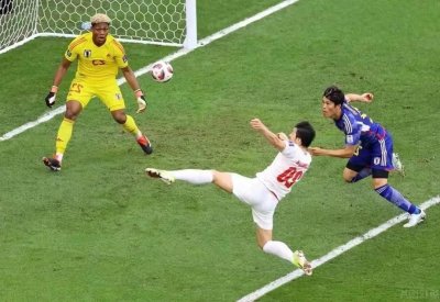 ​亚洲杯：伊朗2-1逆转日本，晋级四强，展现顽强斗志和出色表现