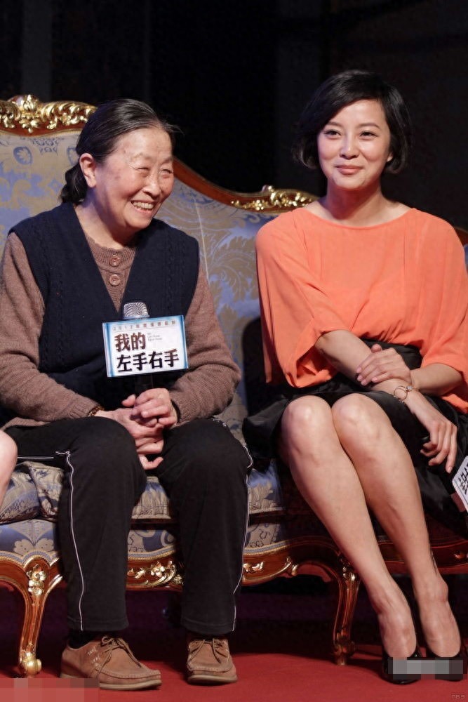 国民妈妈张少华与她的女儿苏岩，两人戏里戏外都是母女