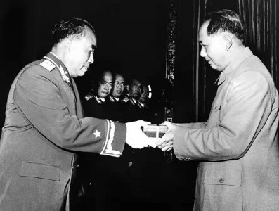 ​四级军士长再见了！时隔13年我军士官军衔再次调整，变成什么样了