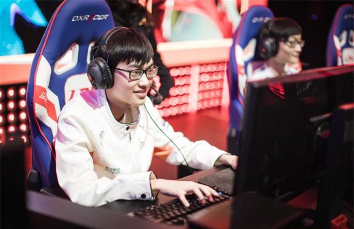 电竞圈Yagao和Knight什么关系 他们都是电竞圈杀伐果决的中单新秀