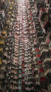 ​香港“鸽笼房”里的人们为什么不选择离开？