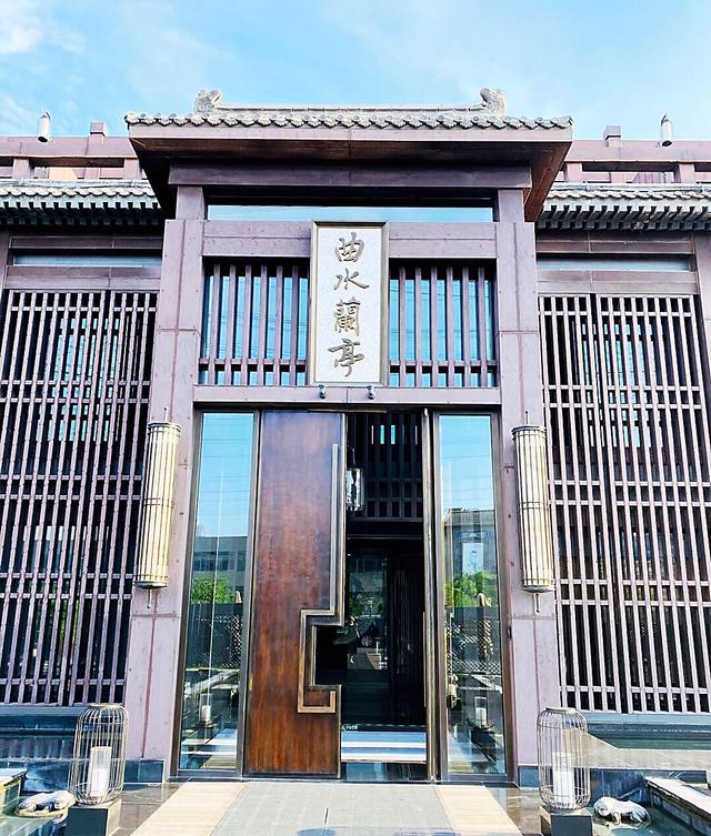 北京适合一家老小泡澡的地方（在京城颜值最高的澡堂子里吃喝）(1)