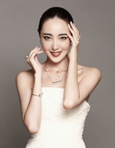 ​“梅超风”米露美丽纯白婚纱照，展现个性幸福写真