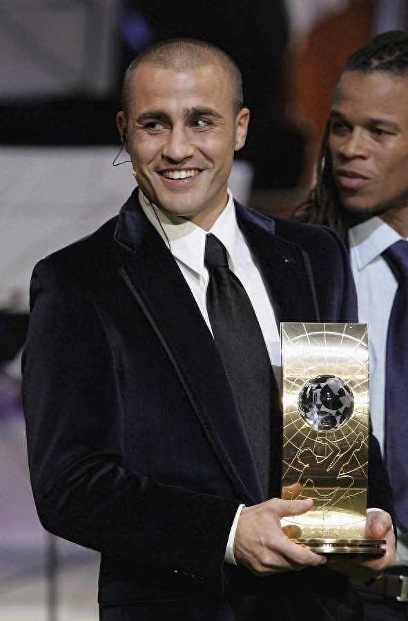 卡纳瓦罗光辉的足球生涯在这里,从铁卫到铁帅,实力圈粉