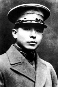 ​虎父无犬子，一门三委员，觉醒年代下看陈独秀父子一言难尽的悲怆