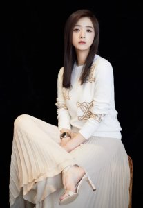 ​盘点八位身材丰满的女星，个个高挑匀称，性感妩媚，你能猜到吗？