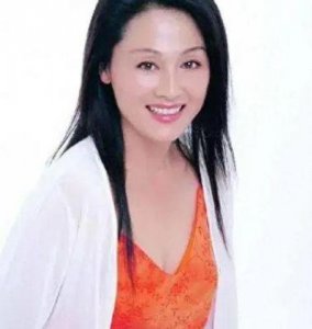 ​王姬的婚姻历程：结过几次婚？现任丈夫及家庭背景介绍