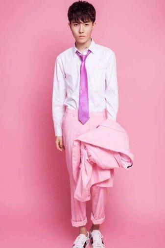 还记得那个《变形计》里的暴走少年么?他也要出道了!