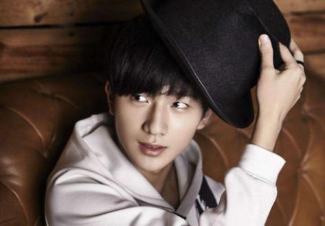 还记得那个《变形计》里的暴走少年么?他也要出道了!