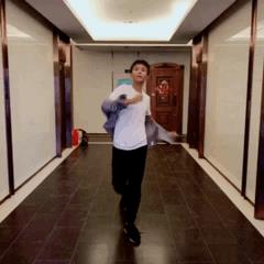 还记得那个《变形计》里的暴走少年么?他也要出道了!