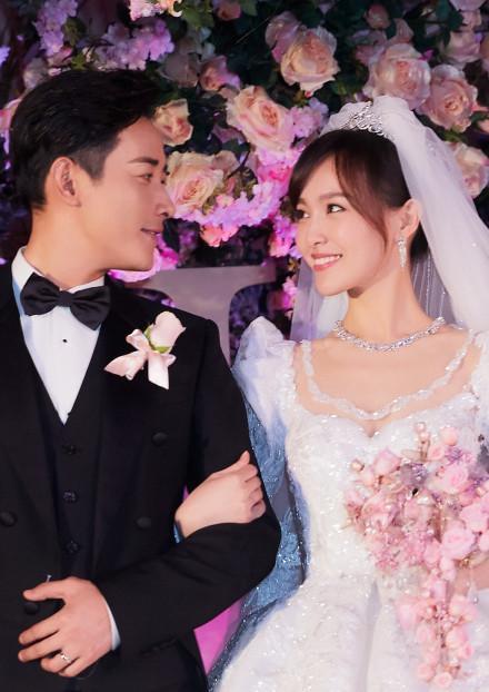 郭晓婷还原婚礼现场：罗晋太紧张一直笑场，不让带手机另有原因