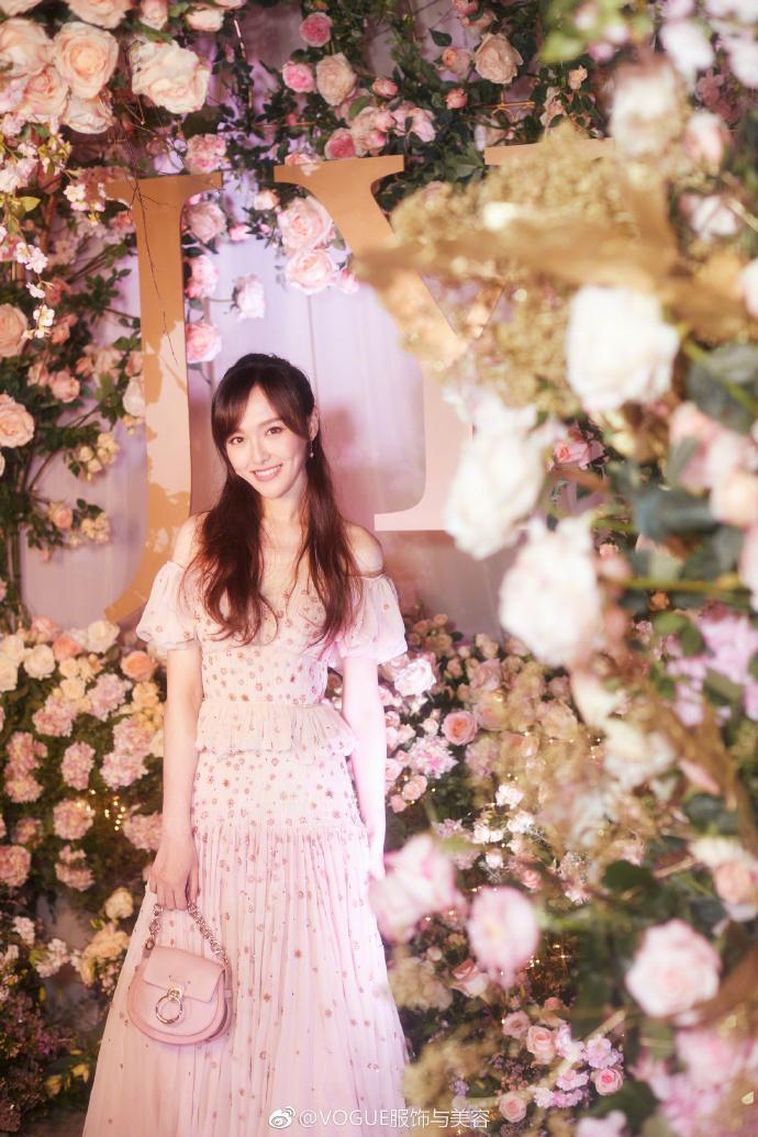 郭晓婷还原婚礼现场：罗晋太紧张一直笑场，不让带手机另有原因