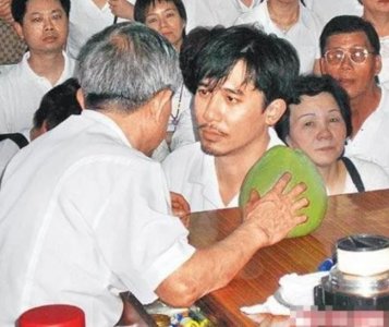 ​被港圈奉为“神明”，梁朝伟干爹白龙王，为何对张国荣见死不救？