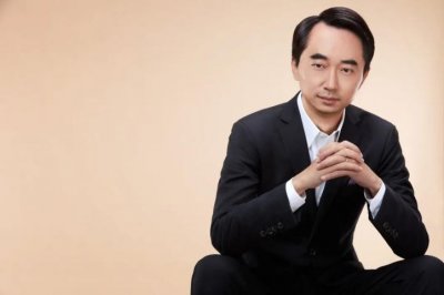 ​毕业于南京大学，他入职微软，创业拥有200万读者，成＂中国最贵商业顾问＂！