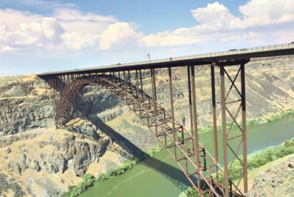 世界十大蹦极地点排行榜:皇家大峡谷大桥高度最为刺激