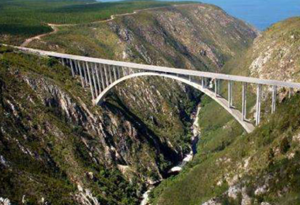 世界十大蹦极地点排行榜:皇家大峡谷大桥高度最为刺激