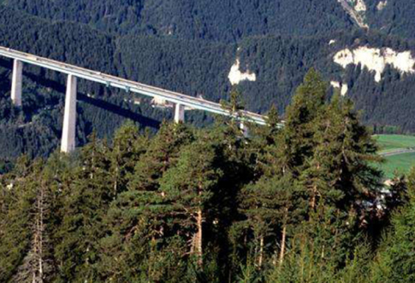 世界十大蹦极地点排行榜:皇家大峡谷大桥高度最为刺激