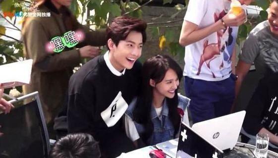 杨洋发软趴郑爽身上,郑爽的表情亮了,网友:身体很诚实!