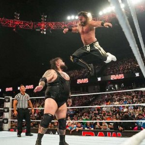 ​赛斯罗林斯加入WWE战争游戏团队一事给萨米辛和乌索兄弟正式答复