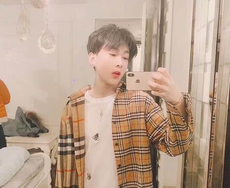 王乐乐宣布允恩恋情,极力撇清与杨清柠关系,允恩哥却表示不祝福