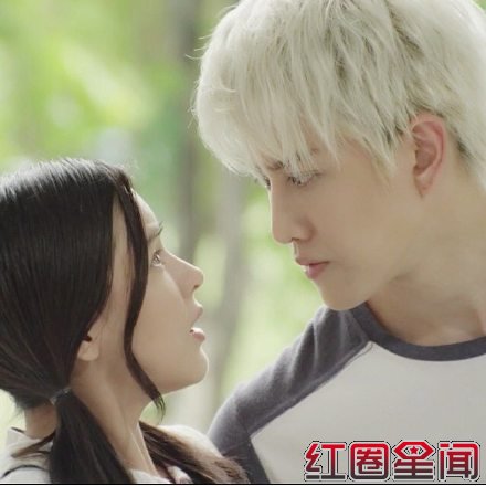 Aom和MikeAngelo合作激情吻戏 泰版一吻定情上映时间揭晓