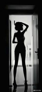 ​黑白背影杀壁纸！连透过的阳光都变得性感起来！