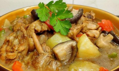 ​炖鸡肉，学会这技巧，好吃10倍，鸡肉细嫩有嚼头，鲜美入味