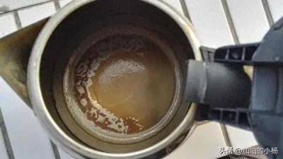 ​不管水壶的水垢多厚多脏，教你三个小妙招，水垢快速去除
