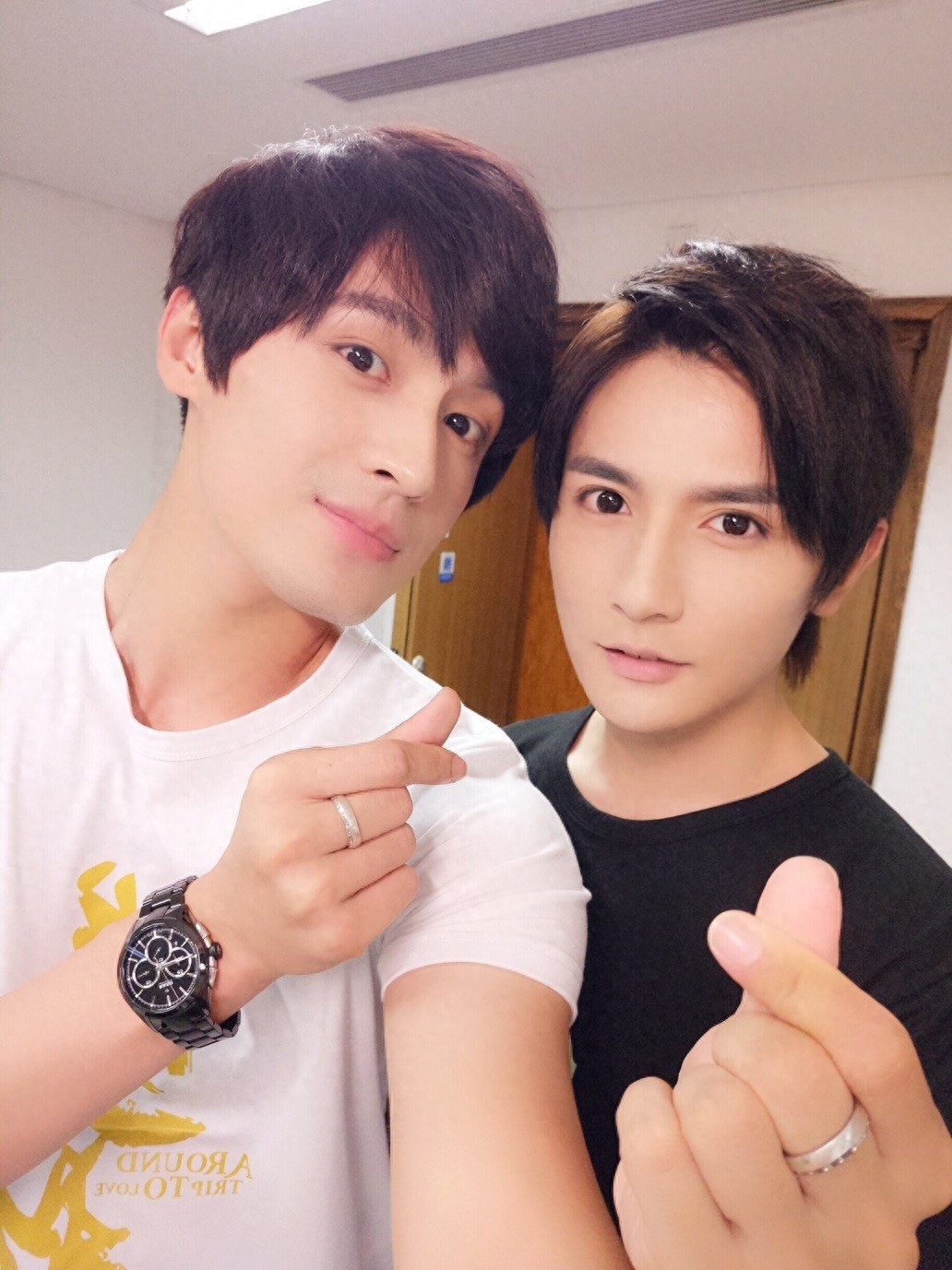 高泰宇黄靖翔美颜CP携手录歌