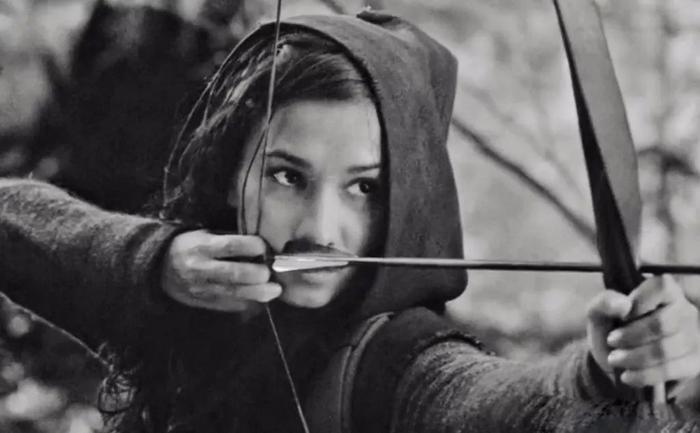 韩庚34岁生日当天公布恋情,认爱《战狼2》女主卢靖姗