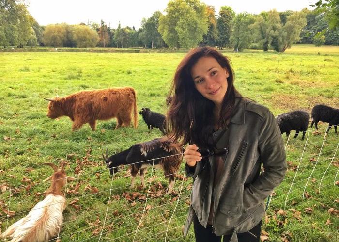 韩庚34岁生日当天公布恋情,认爱《战狼2》女主卢靖姗