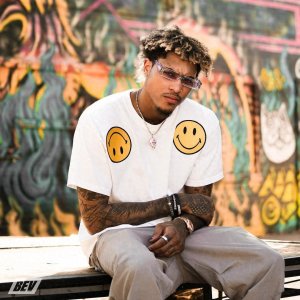 ​精神小伙！乌布雷Ins晒多张自己的艺术照